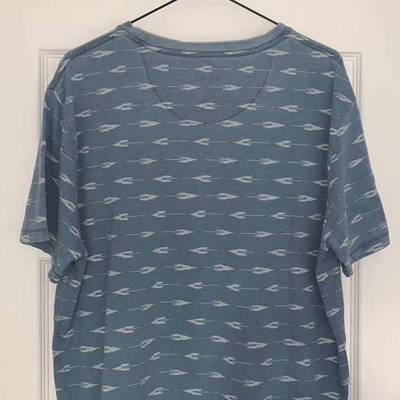 American Eagle T-shirt - Picture 3 of 3